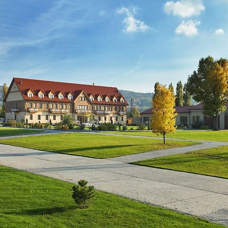 Malvazia Hotel Prievaly Екстериор снимка