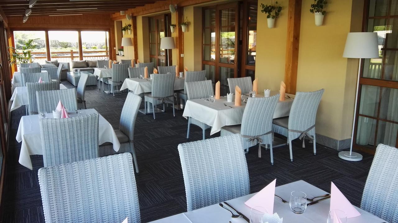 Malvazia Hotel Prievaly Екстериор снимка