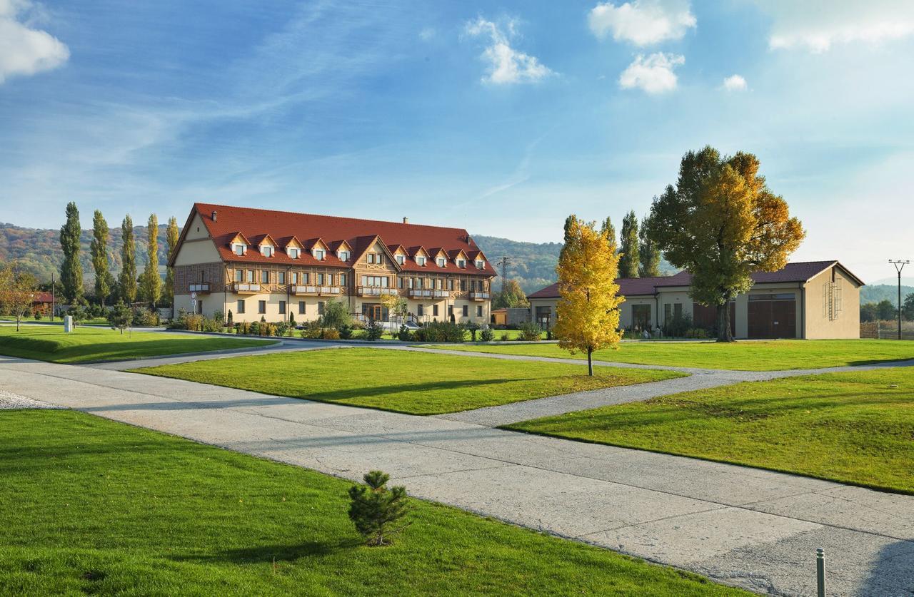 Malvazia Hotel Prievaly Екстериор снимка